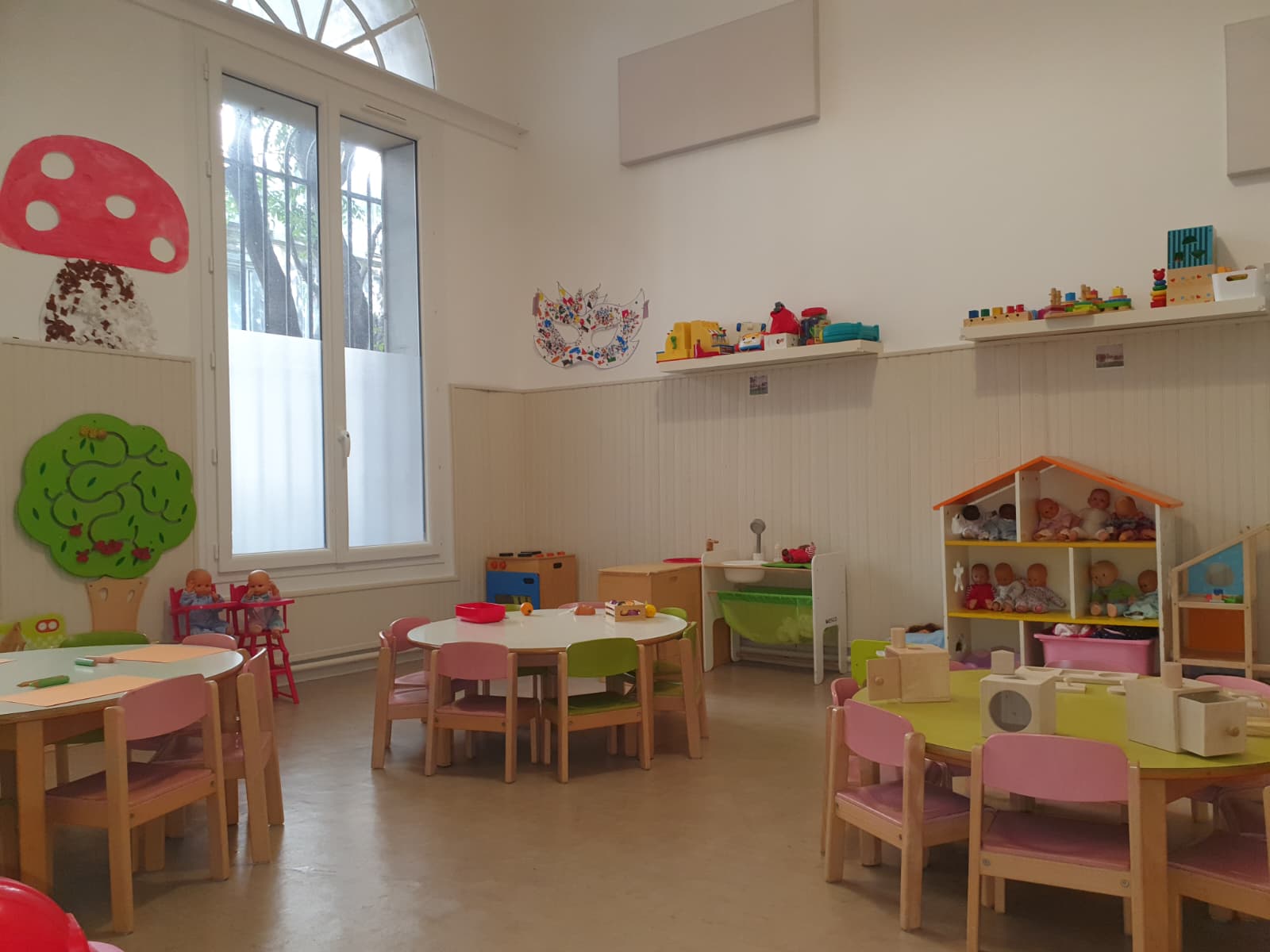 L'atelier multi-activité : les tables des ateliers manuels